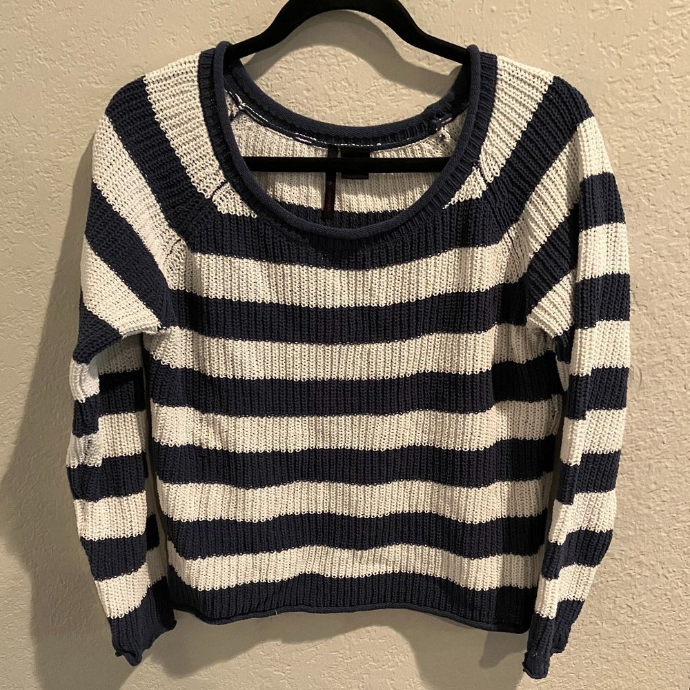 Juniors Navy and White Knitted sweater